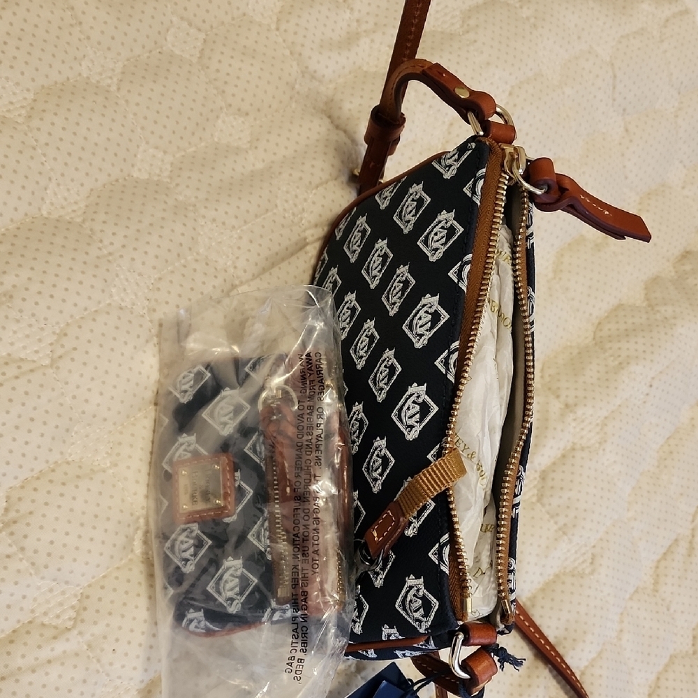 Tampa Bay Rays Dooney & Bourke Top Zip Crossbody Purse - Picture 6 of 12